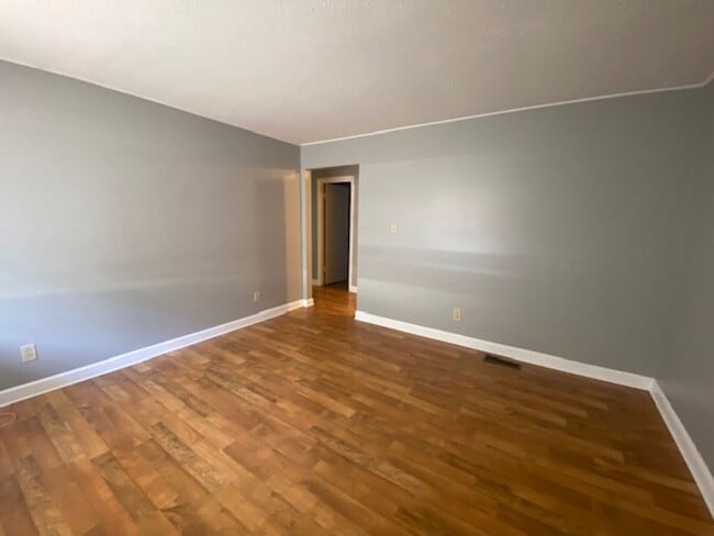 Photo - 215 Weeks Dr NE Unit 215 Weeks Dr NE