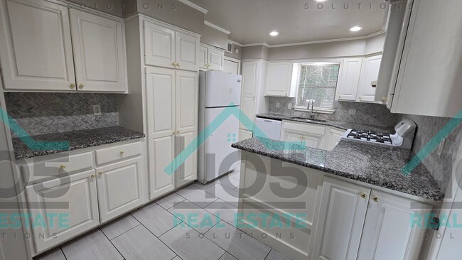 3 Bedroom MWC w/Flex room! - 3 Bedroom MWC w/Flex room! House