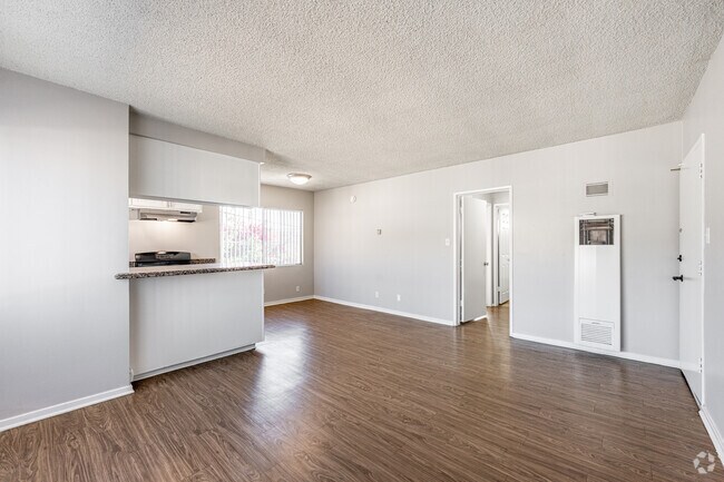 2BR, 1BA - 850SF - Living Room