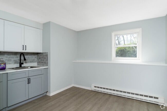 2BR, 1BA - 800SF - Dining Room - Palmer Gardens