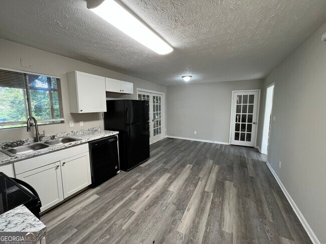 Photo - 6653 Bedford Rd