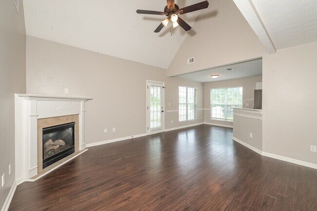 Photo - 163 Roosevelt Blvd