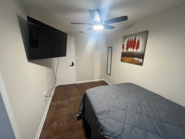 Photo - 740 Jenkins St