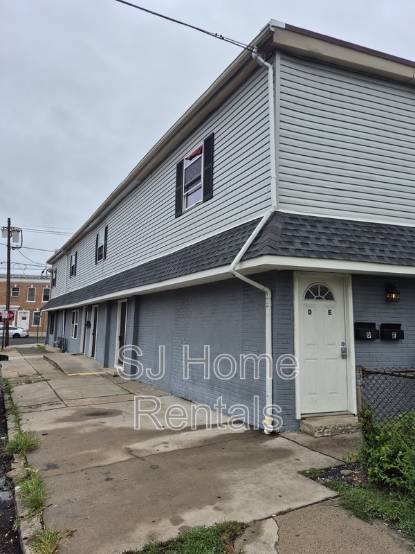 Building Photo - 215 S Pavilion Ave Rental