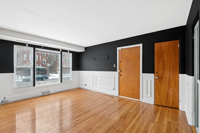 Photo - 8949 S Blackstone Ave Unit 2