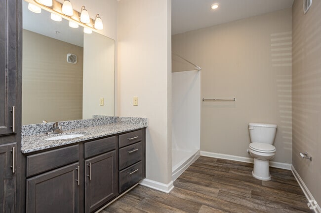 2BR, 2BA - 982SF