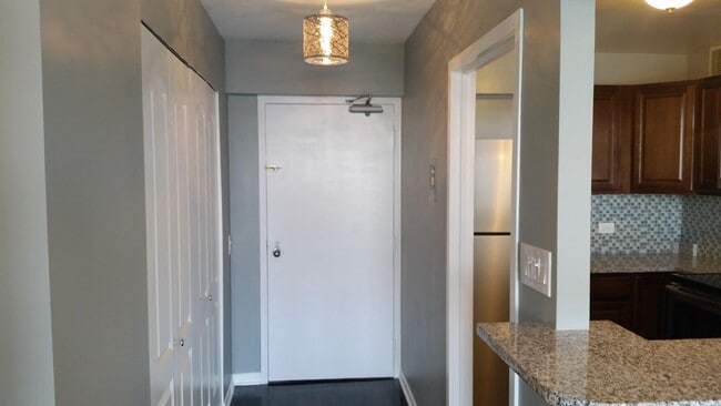 Building Photo - 5415 N Sheridan Rd Rental