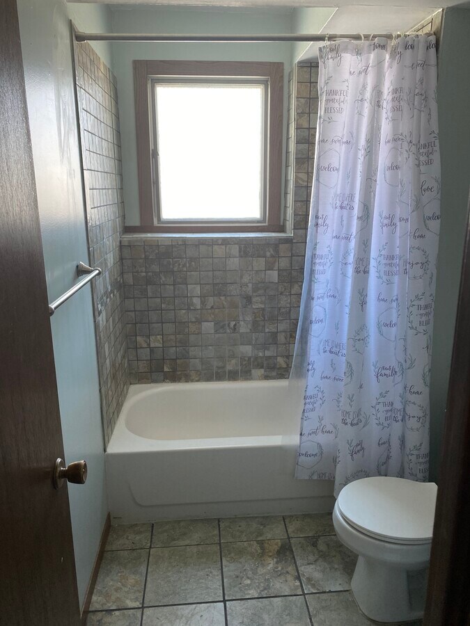 downstairs bathroom - 2639 Skyview Ct