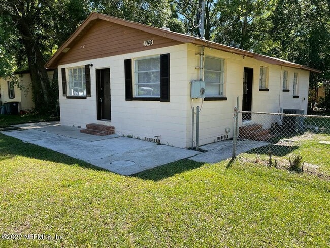 1048 Velma St
