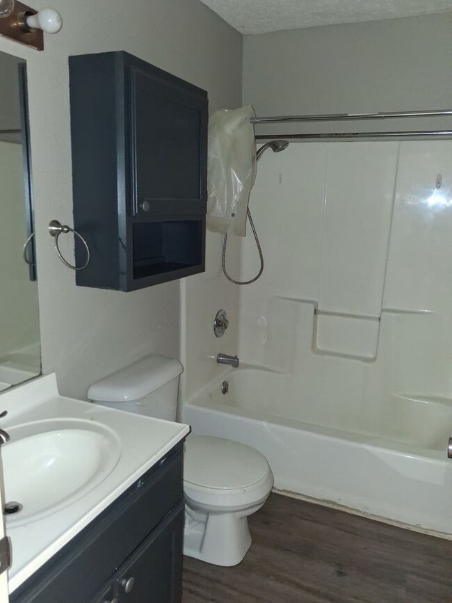 Photo - 1010 N Elm St