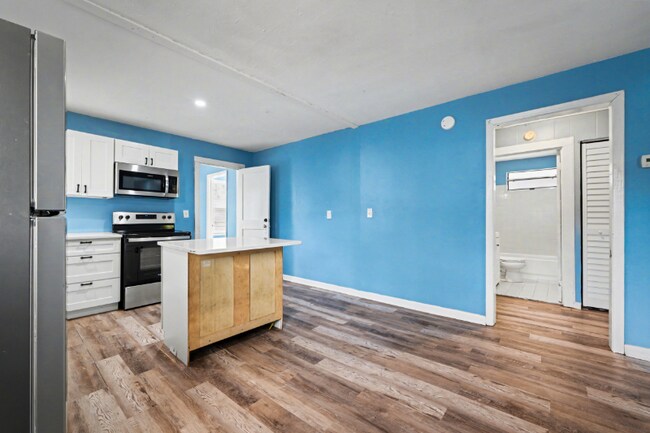 Photo - 250 Vernis Ave