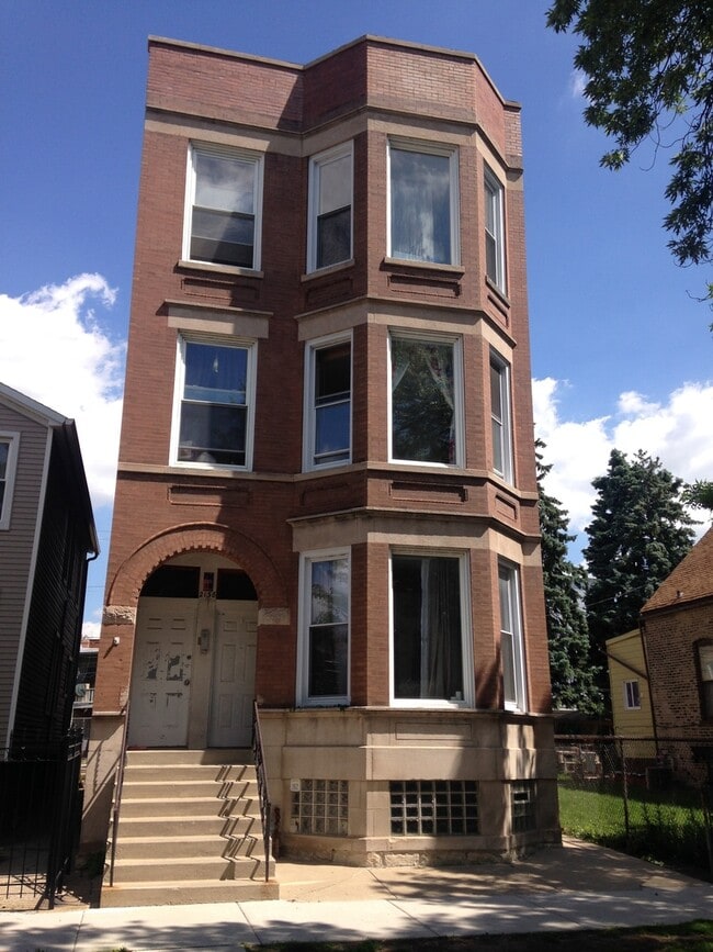 Building Photo - 2138 W Race Ave Unit 2F