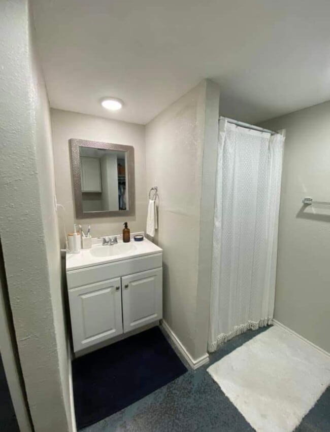 Photo - 1108 Coit St Unit Lower House