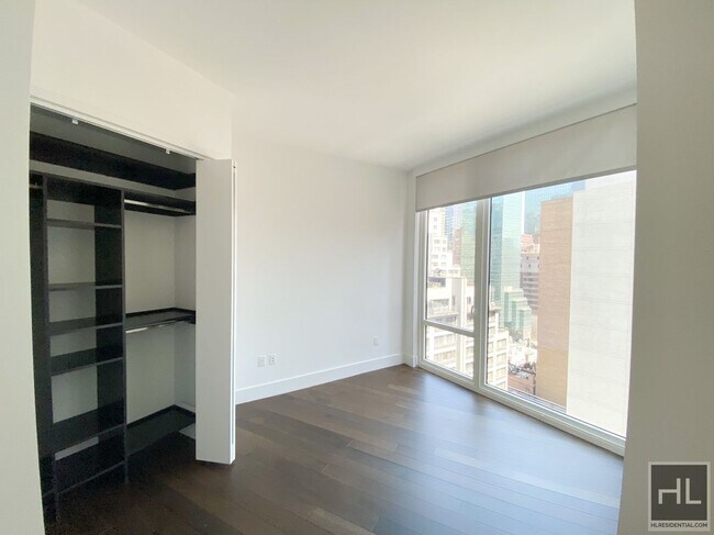 Photo - East 44th Street Unidad 22L