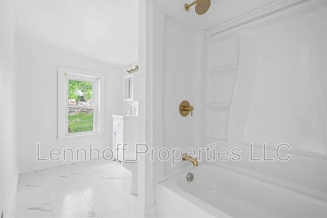 9 Martel St