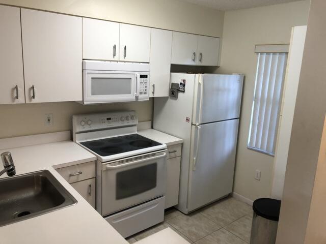 2236 N Cypress Bend Dr Unidad 106