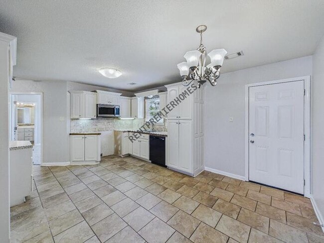 Photo - 29 Green Apple Dr