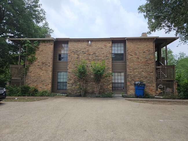 Nice upstairs fourplex unit in Euless - Nice upstairs fourplex unit in Euless Casa