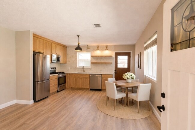 Photo - 602 N Morris St Unit B