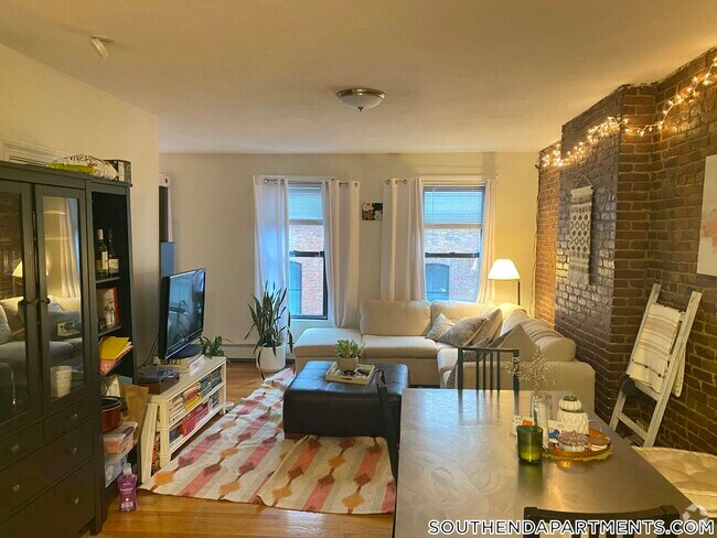 Building Photo - 38 Bradford St Rental
