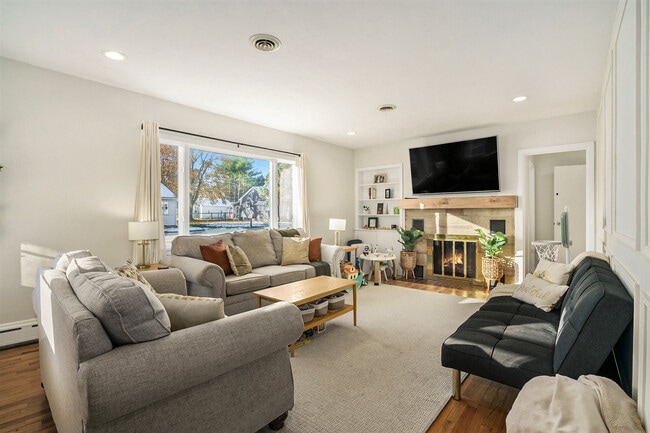 Photo - 204 E Spring St