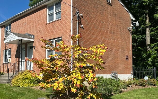 Building Photo - 1310 Slater Rd