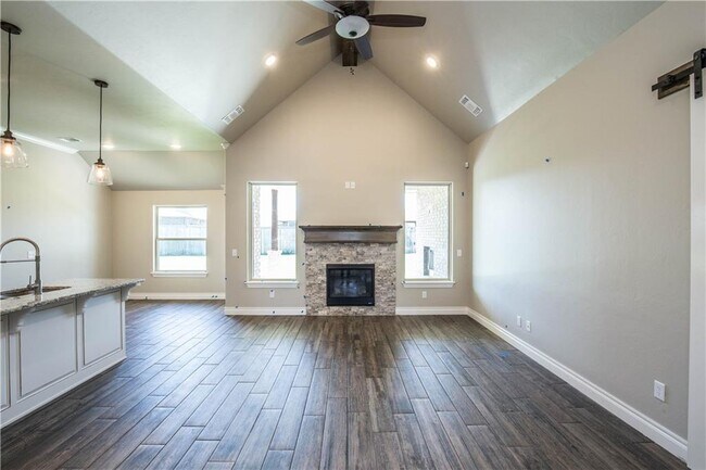 Photo - 2609 Foxglove Ln