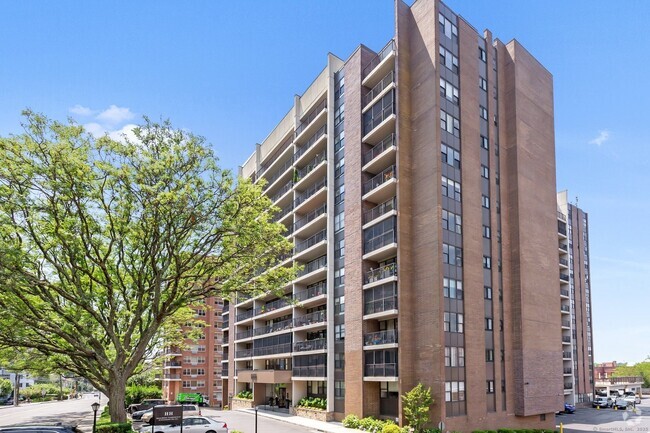 Building Photo - 44 Strawberry Hill Ave Unit 12N Rental