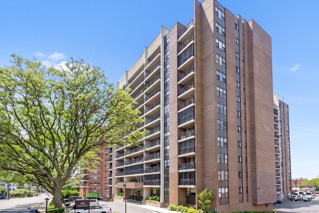 Photo - 44 Strawberry Hill Ave Unidad 12N Rental