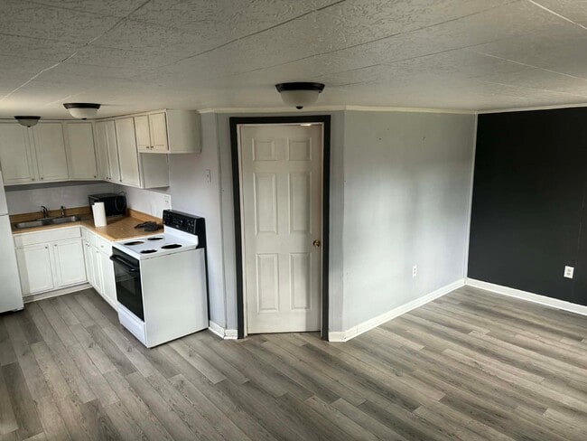 Photo - 531 W King St Unidad D