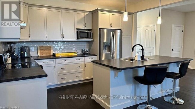Photo - 63 Royal Cres