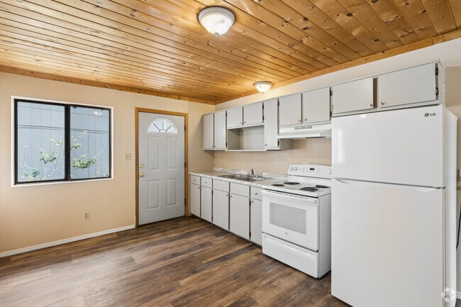 Interior Photo - 520 S Verde St