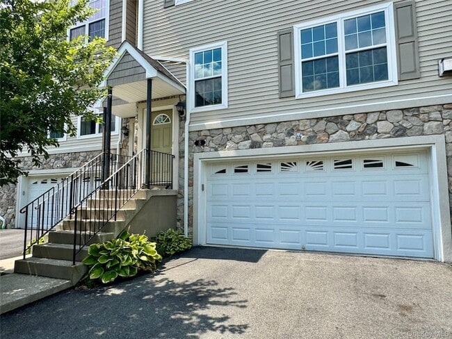 Building Photo - 8 Seeley Bull St Unit 120