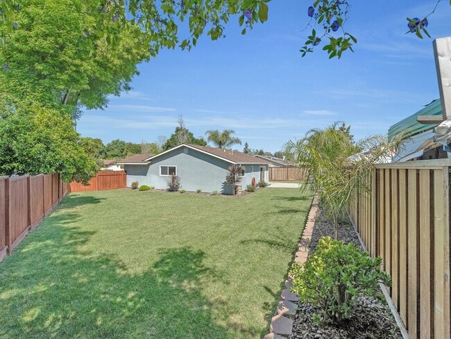 Photo - 4 Bed 2 Bath with Beautiful Large Yard!!