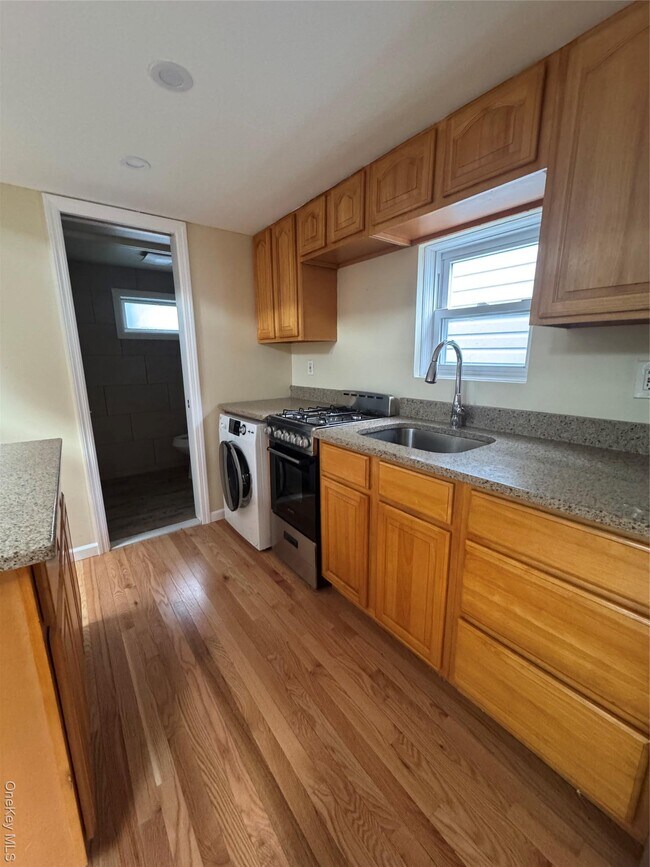 Photo - 108-12 Rockaway Beach Blvd Unidad 4