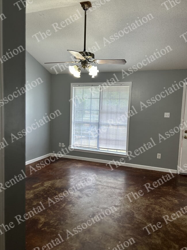 Photo - 207 S Maple St