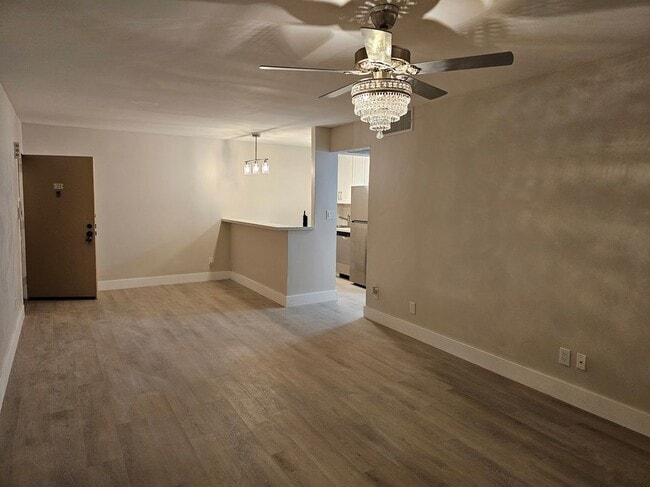 Photo - 5821 Washington St