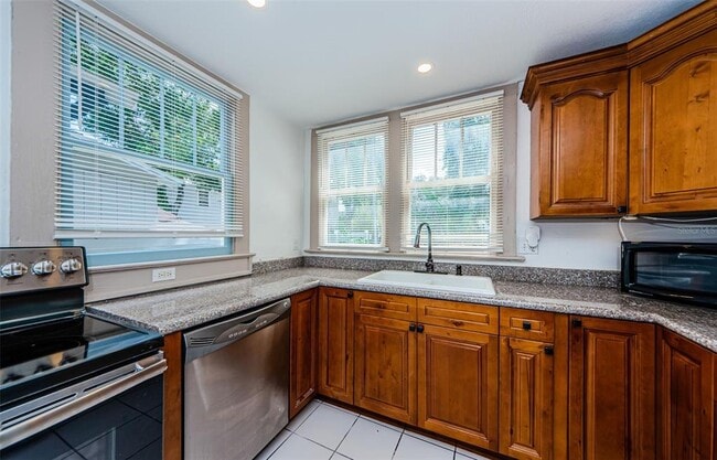 Photo - 620 Earle Ave N