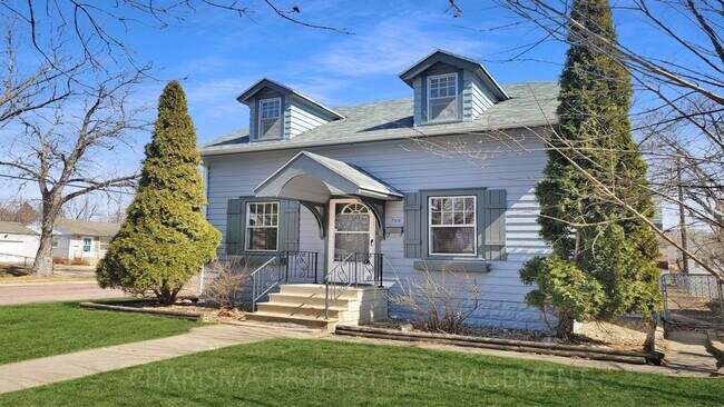 Photo - Cozy & Quaint 3 Bedroom House With Lots of Extras!