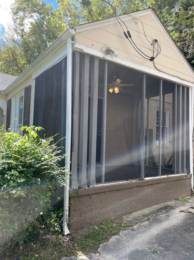 Photo - 1799 S Gordon St SW