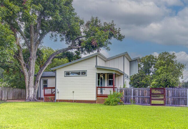 Photo - 1106 Berger St