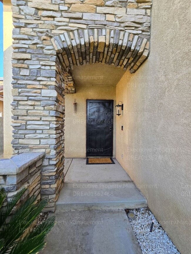 Photo - 3 bedroom/ 2.5 bathroom 2 story home.