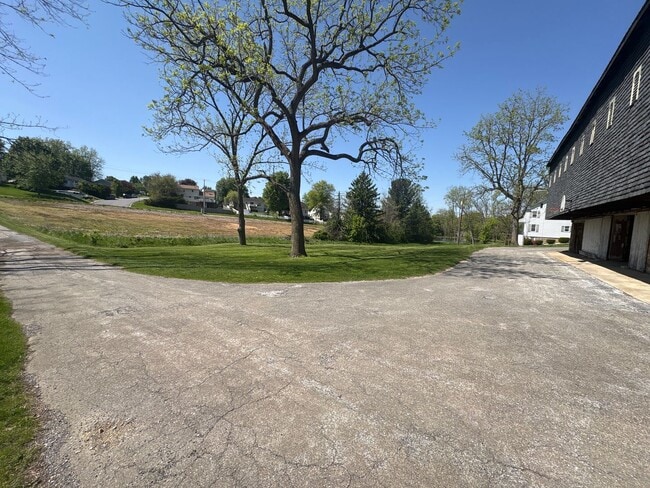 Photo - Short Term Lease Only-4 Bedroom 2 Bath Farmhouse, Pond, Acres, Dallastown SD