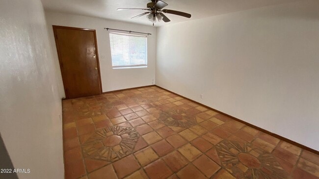 Photo - 7153 N 57th Dr Unidad 1