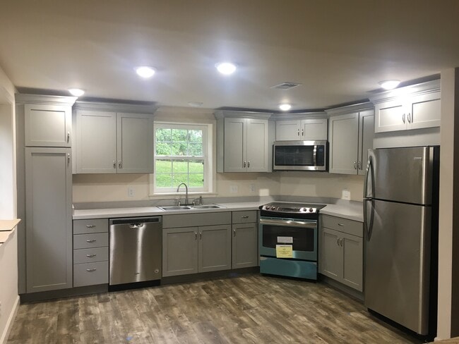 Photo - Twelve Oak Apartments Unit 100