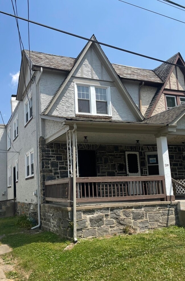 Building Photo - 209 Berbro Ave Unit A