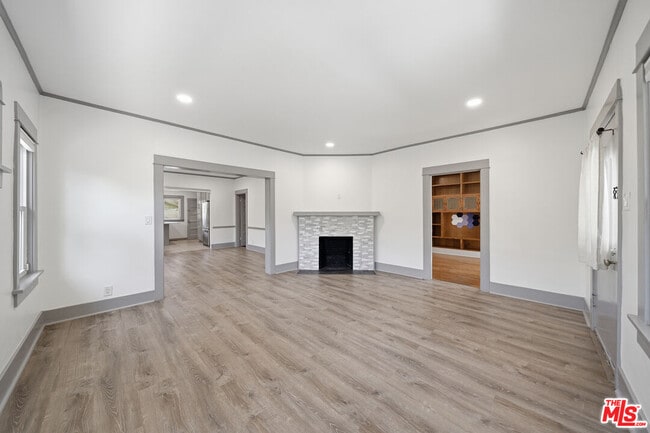 613 N Lucerne Blvd