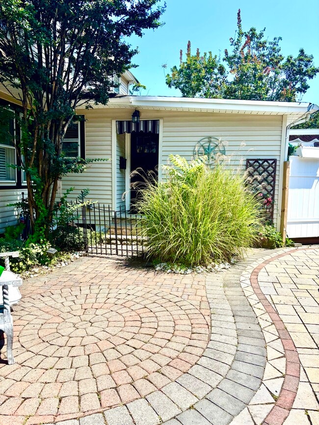 Photo - 686 Morford Ave