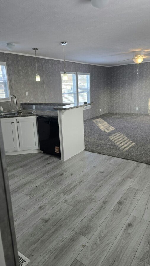 Photo - 5075 Wessex St