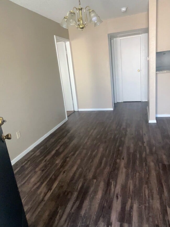 2/2 With connections - Peachtree Apartments